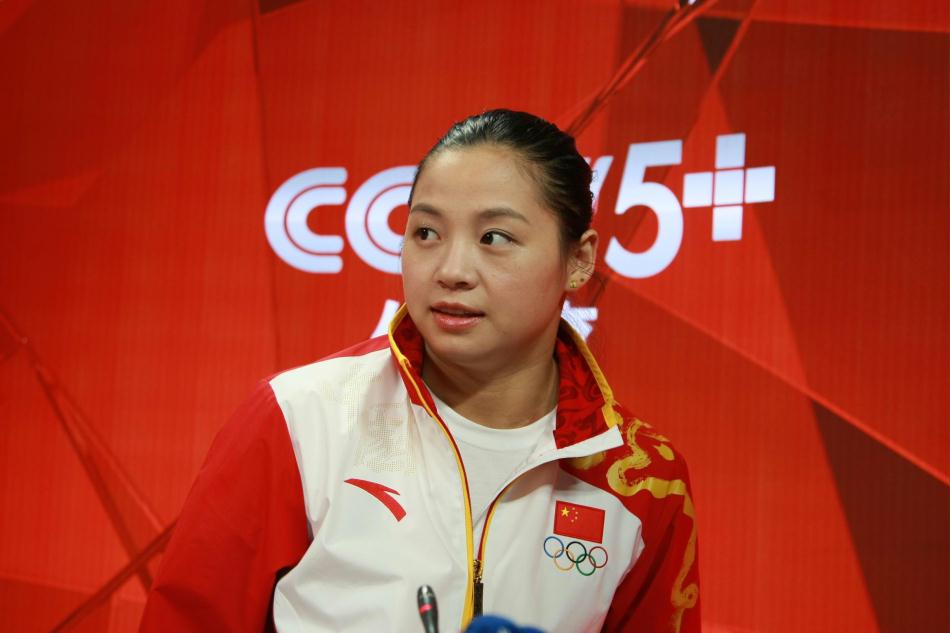 [高清组图]李雪英做客cntv 举重甜妞成就全满贯