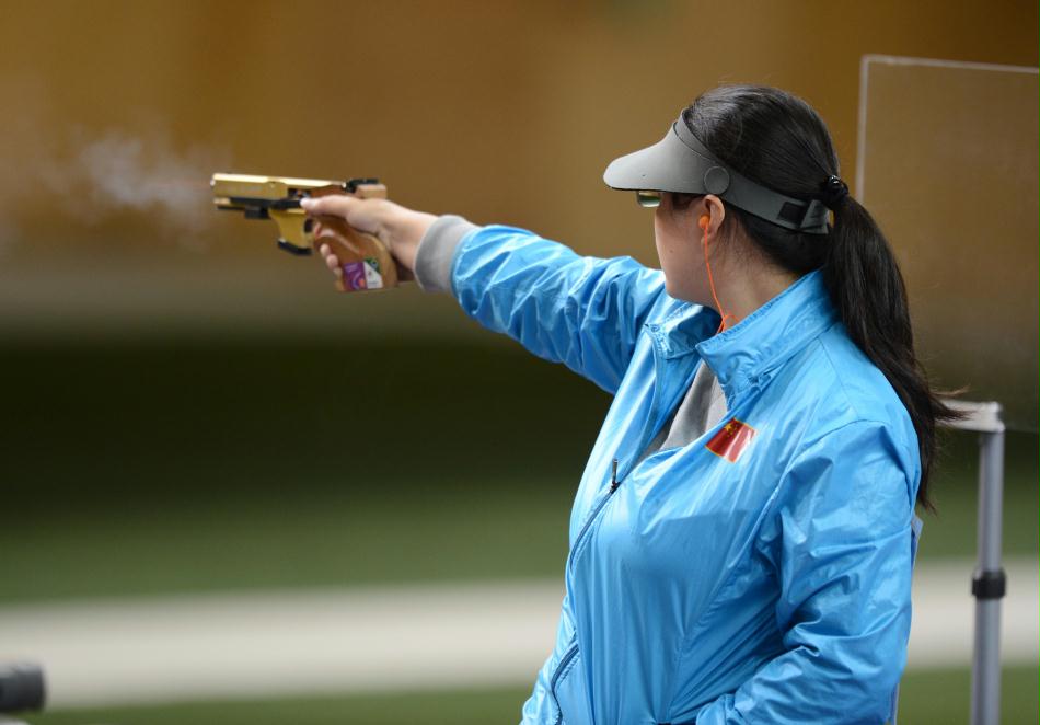 29 8月1日,在伦敦奥运会射击女子25米运动手枪比赛中,中国选手陈颖以