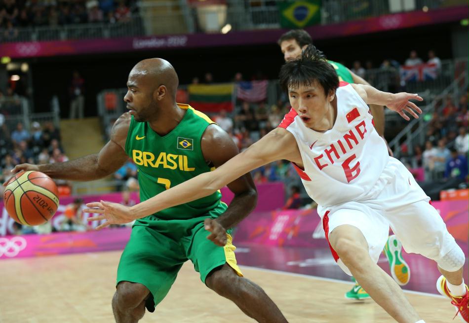 当日,在伦敦奥运会男子篮球小组赛中,中国队以59比98不敌巴西队